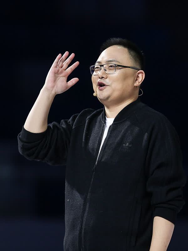 罗振宇:少看别人,多看自己-度小视