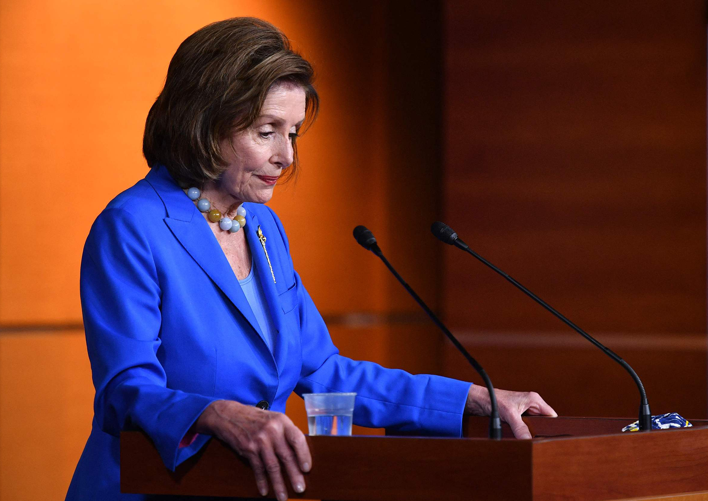 美国前众议院议长佩洛西被驱逐 美国前众议院议长佩洛西被要求立即腾
