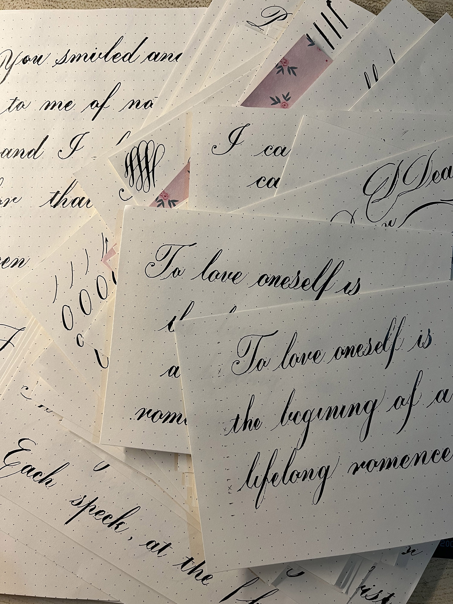 铜版体是一种英式圆体,也被称为英式字体