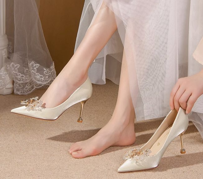 夏天到了,姐妹们在穿的美美哒同时,是否有考虑过高跟鞋的是否选的