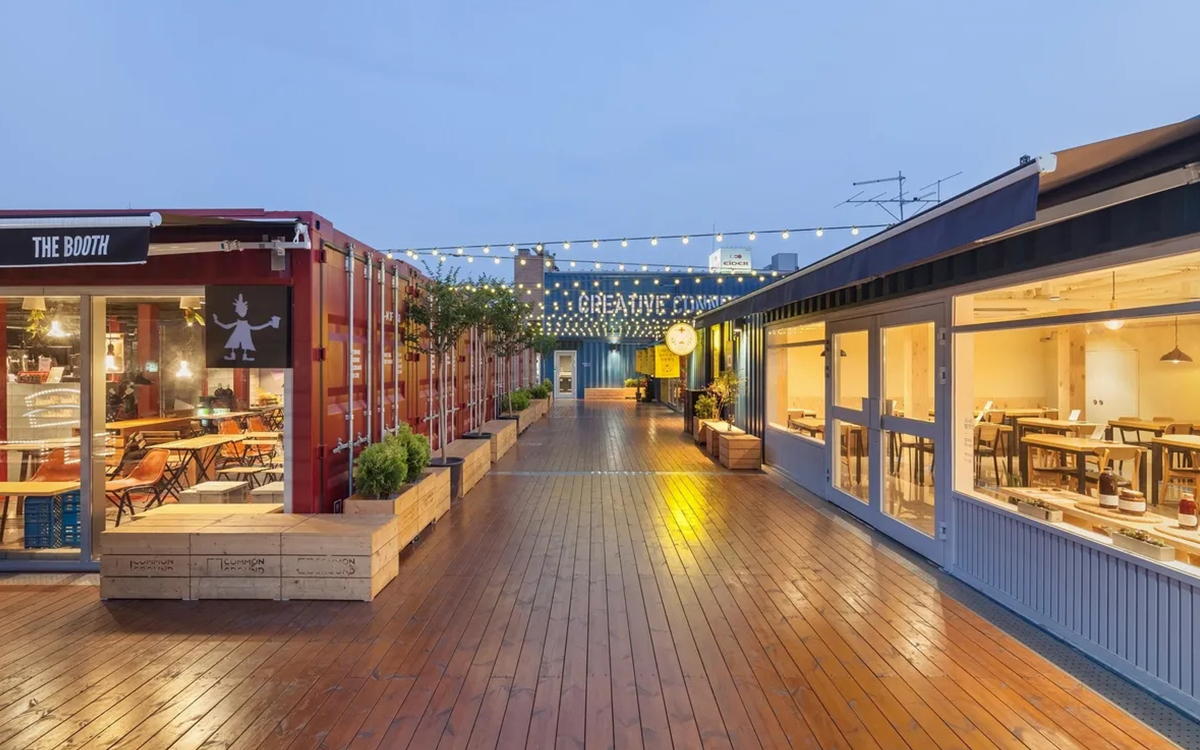 都市集装箱商业街的摩登艺术氛围 流光溢彩的繁华现代都市 集装箱商业