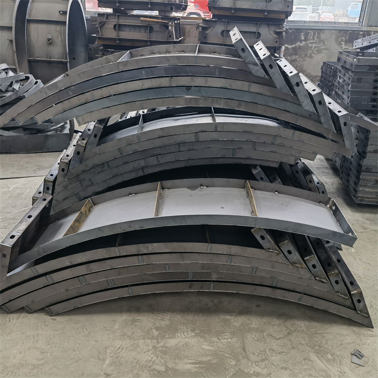 拱形骨架护坡模具拼接及使用步骤