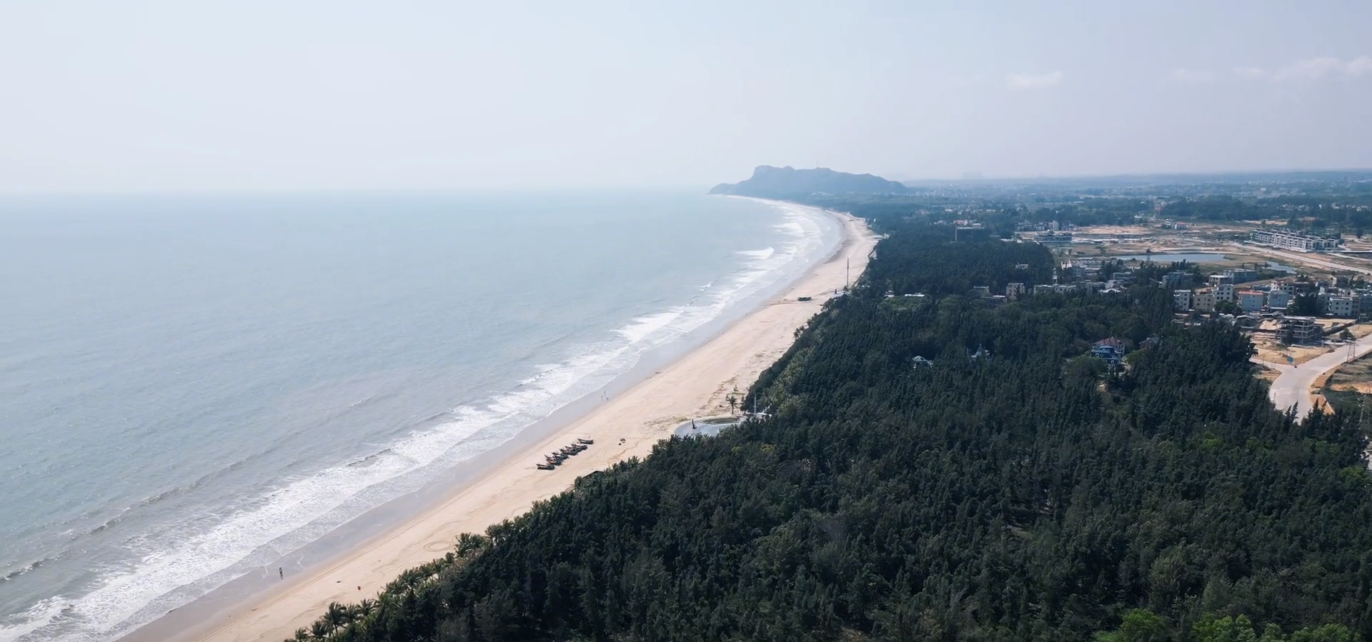 远离城市喧嚣 趁着休息日,去看看茂名的中国第一滩 波涛汹涌的海水