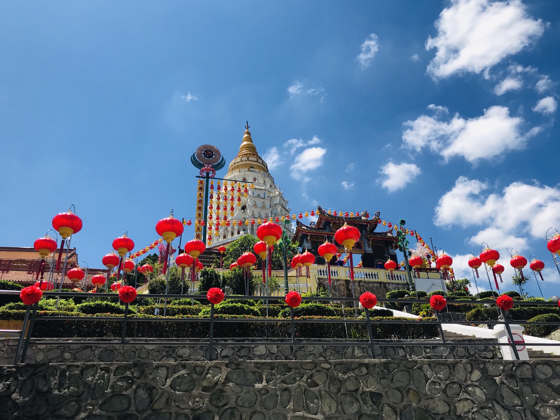东北四大名寺-哈尔滨极乐寺  哈尔滨极乐寺,位于黑龙江省哈尔滨市南岗