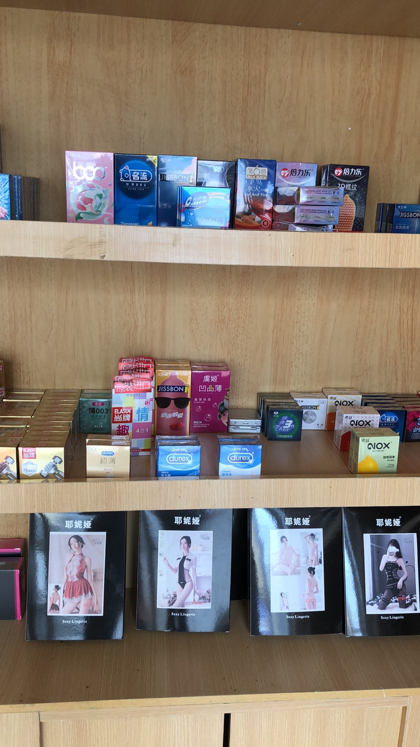 她告诉我:  在最初选择进入成人用品行业时,很多人不明白为什么她选择