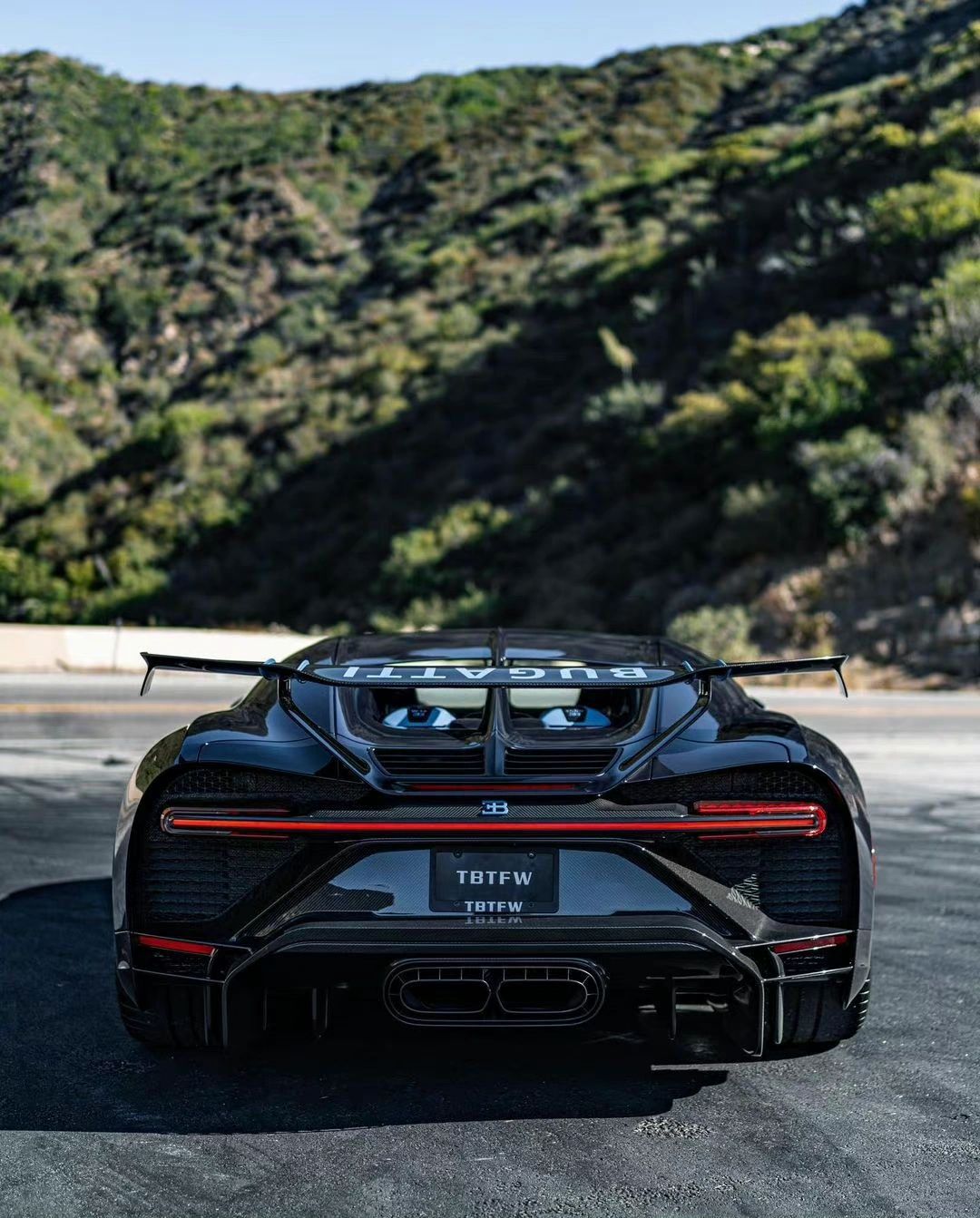 布加迪chiron pur sport,这款超级跑车独具匠心,引领潮流,将速度与