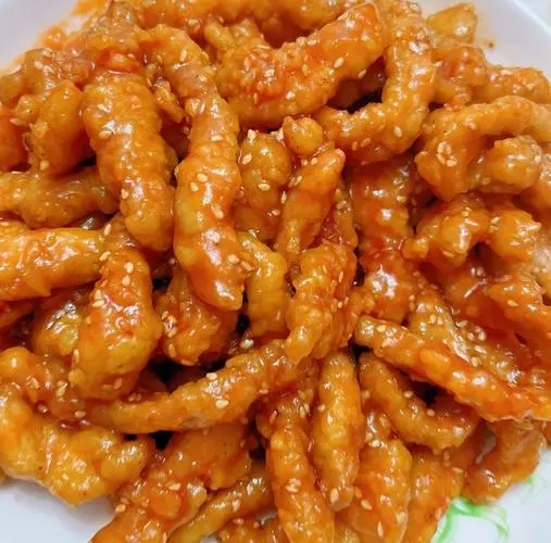 " 糖醋里脊  食材:  * 猪里脊肉 500克 * 鸡蛋 1个 * 淀粉 适量 *