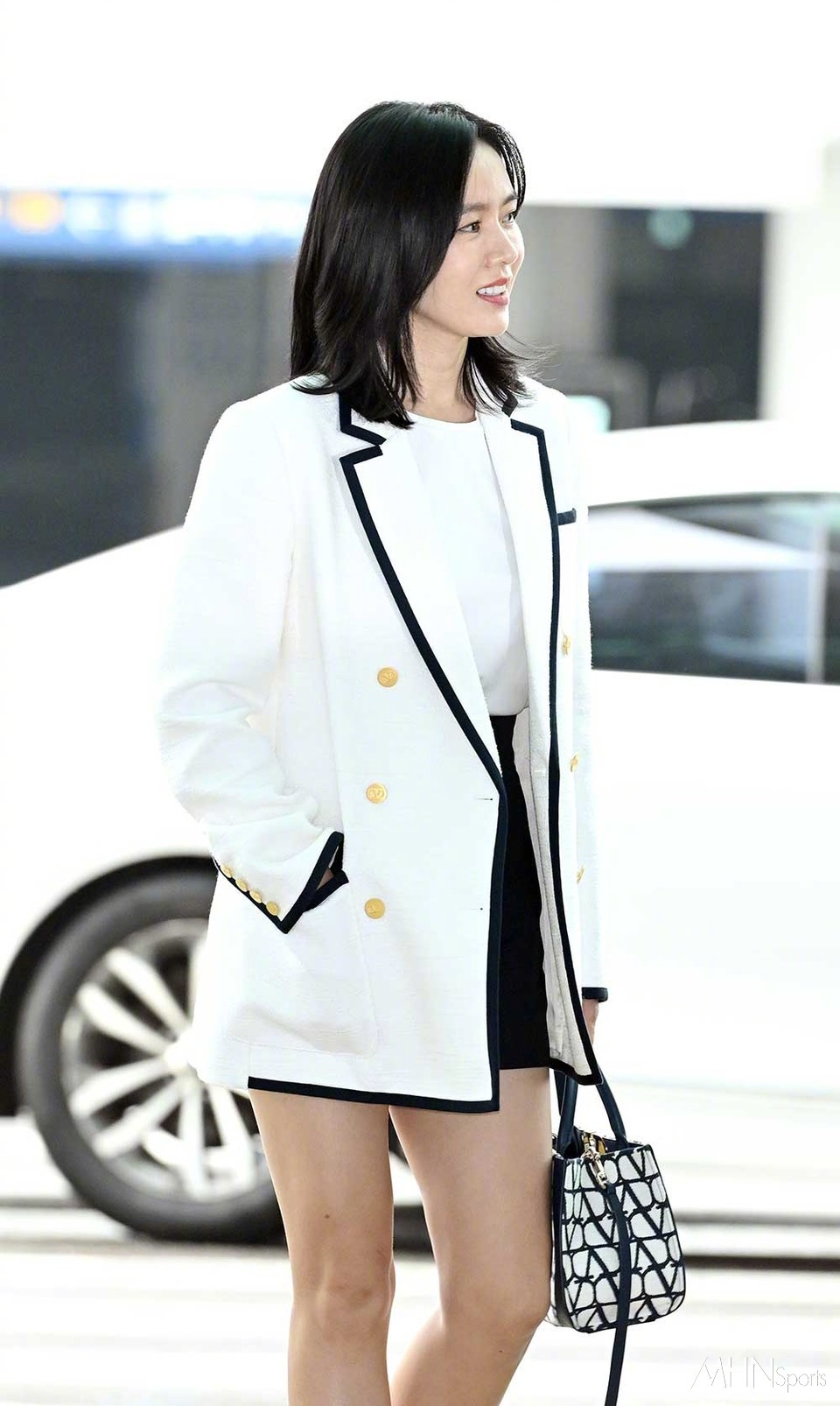 不得不说,孙艺珍恢复的真是太好了,身材和腿都回到了产前状态.