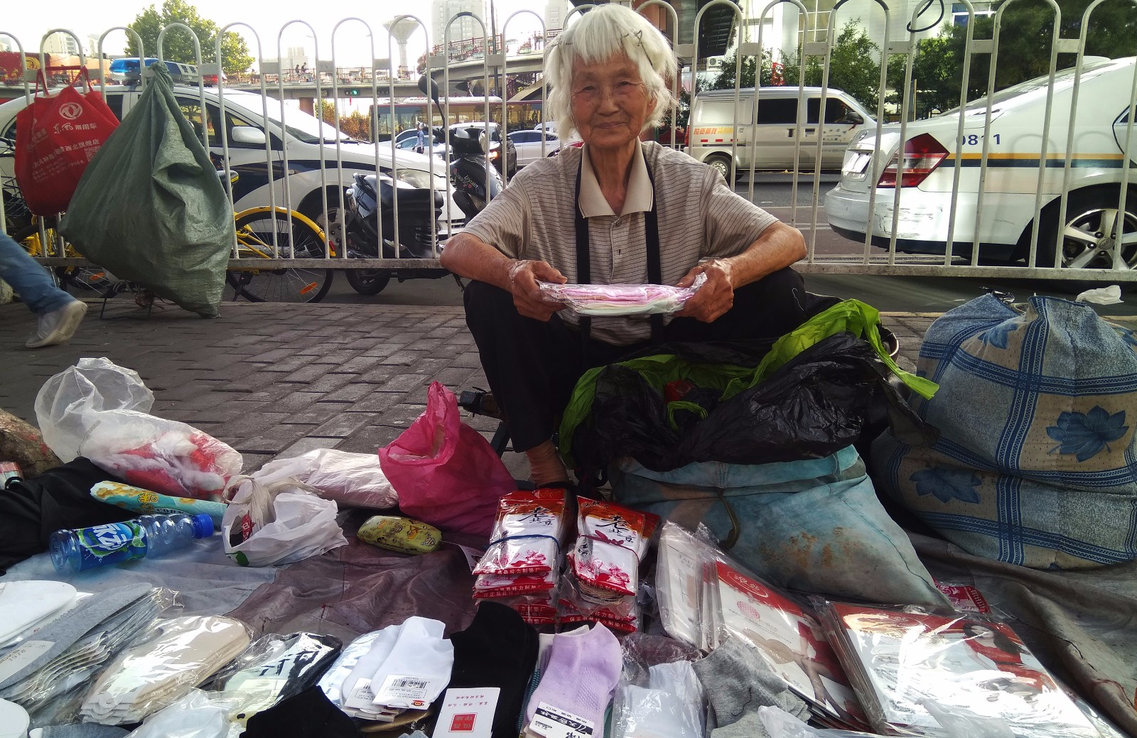 人生智慧,和谐共存——大妈与年轻人的对话 这是一