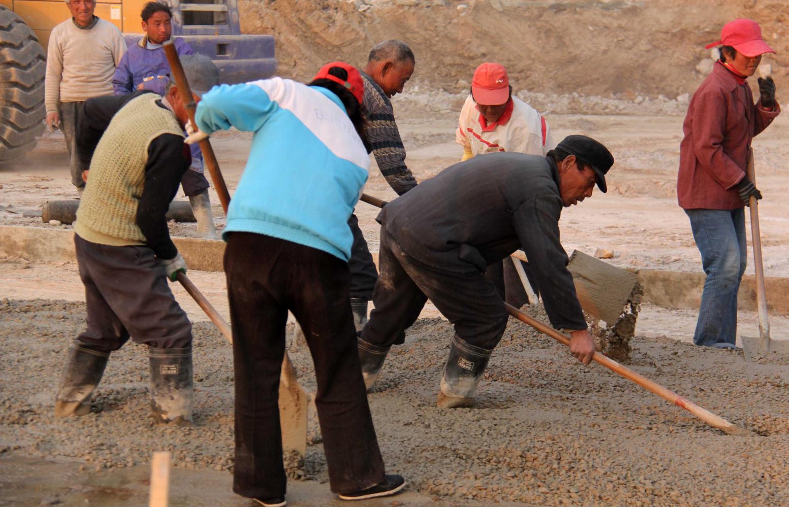 艰苦奋斗是一种宝贵的精神品质,它代表着人们在困难和艰苦的环境