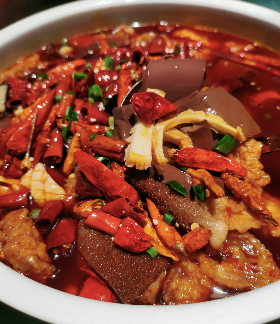 毛血旺的做法 以下是川菜经典菜肴「毛血旺」的做法:  986993