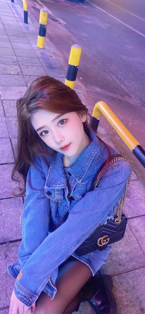 心动挑战之无欲无求 红尘风起,欲念袭来, 我却无欲无求,静心凝望天外.