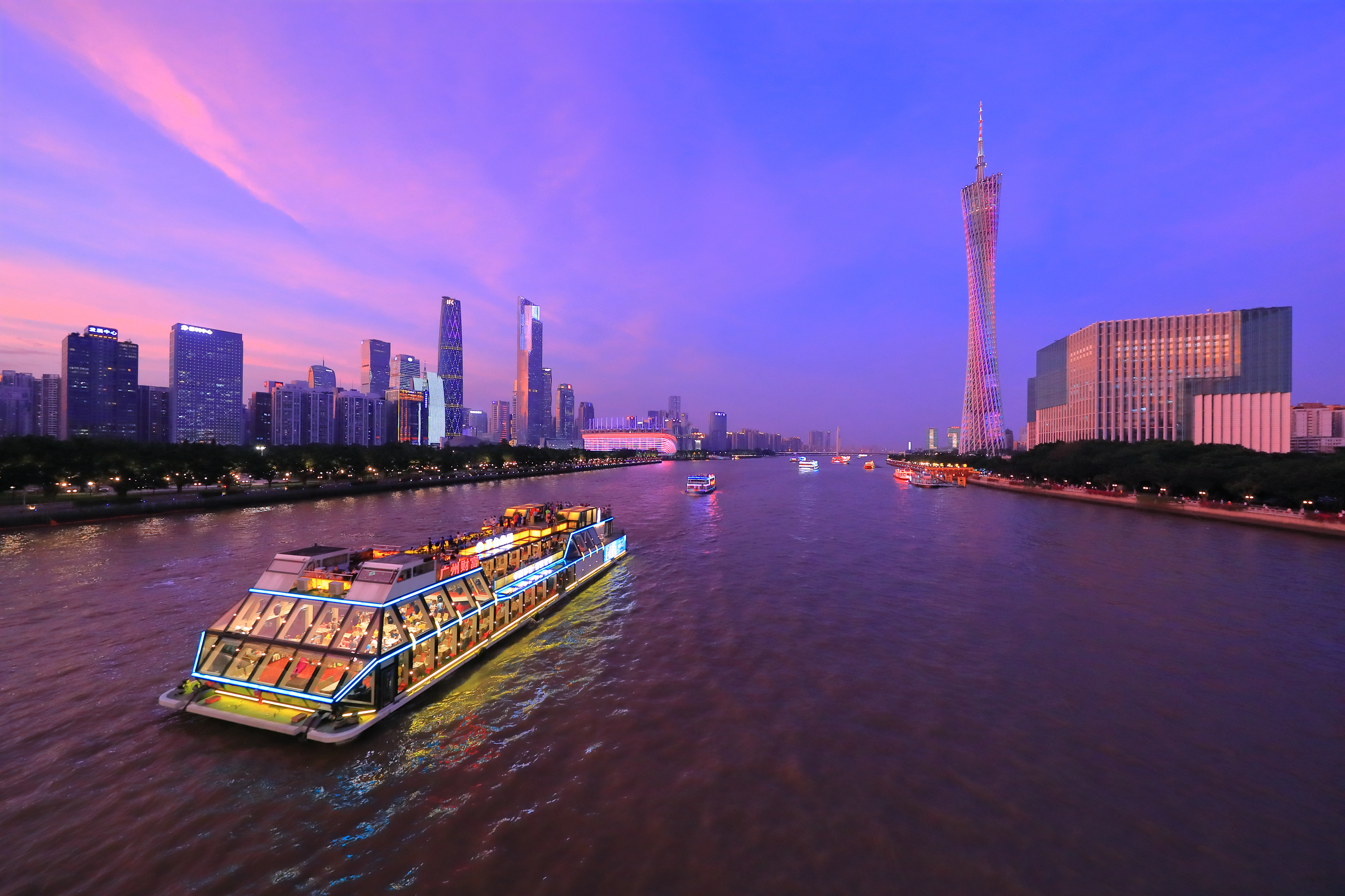 广州珠江夜游,夜色如诗0969♂15 广州的珠江夜游,是一次绝妙的
