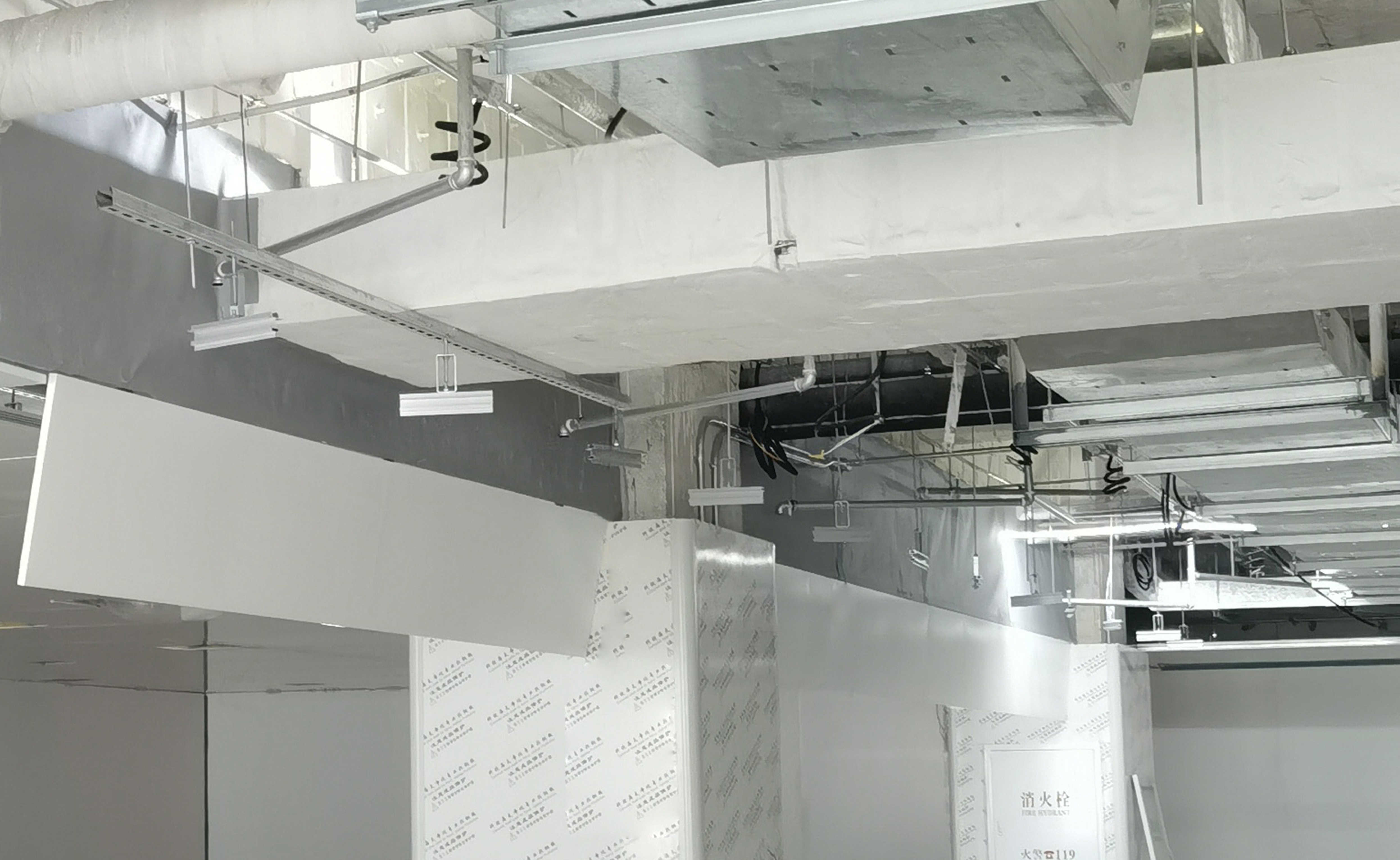 电动翻板式挡烟垂壁 第三代电动翻板式挡烟垂壁,为小空间客户提供优质