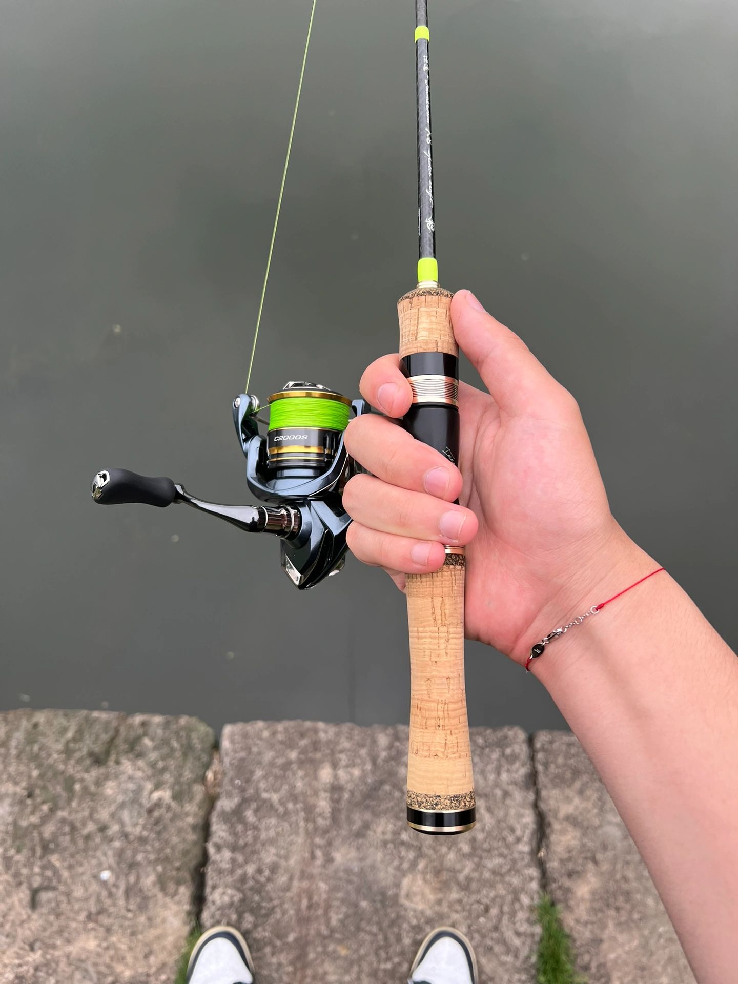 路滑钓法的线组绑制教程 路滑钓法的线组绑制方法如下:  1.