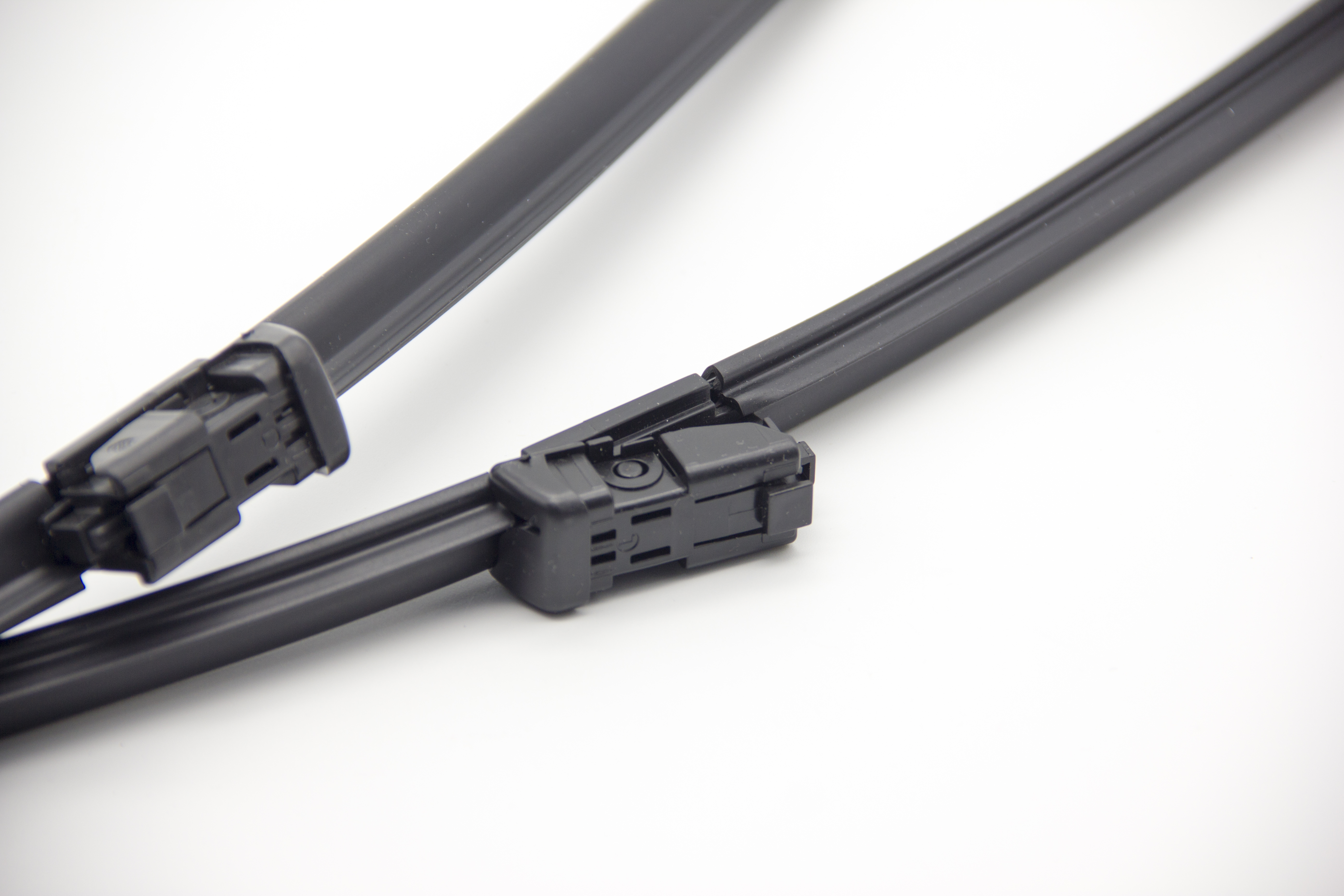 汽车雨刷器测评 07雨季到了,雨刷器又成了必备神器.