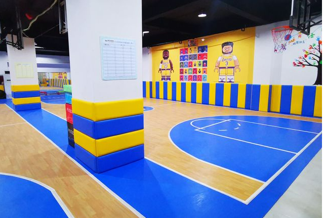篮球场装修必备|防撞软包墙面保护详解 你是否曾经在篮球场上看到过