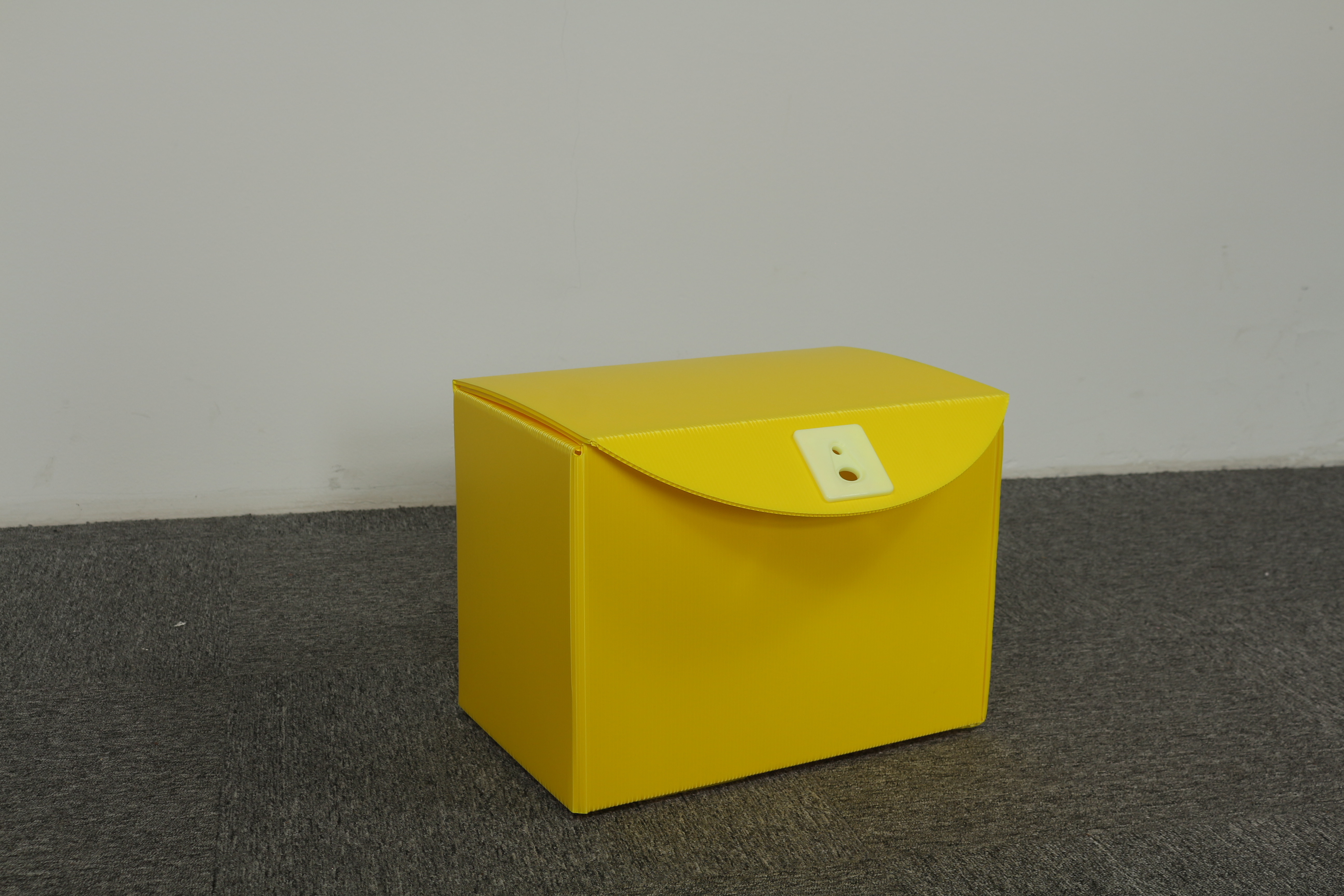 带盖循环快递中空板箱性能与规格?