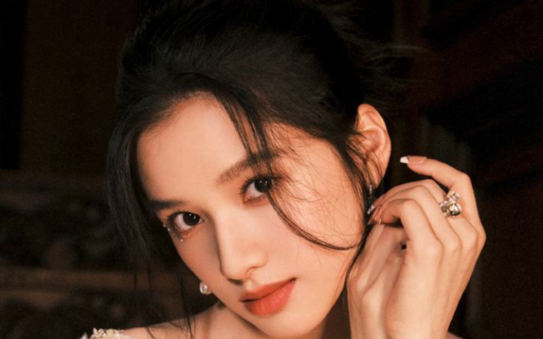 娱乐圈中的天然美女张婧仪,不施粉黛的素颜让人感叹其清纯,天然的