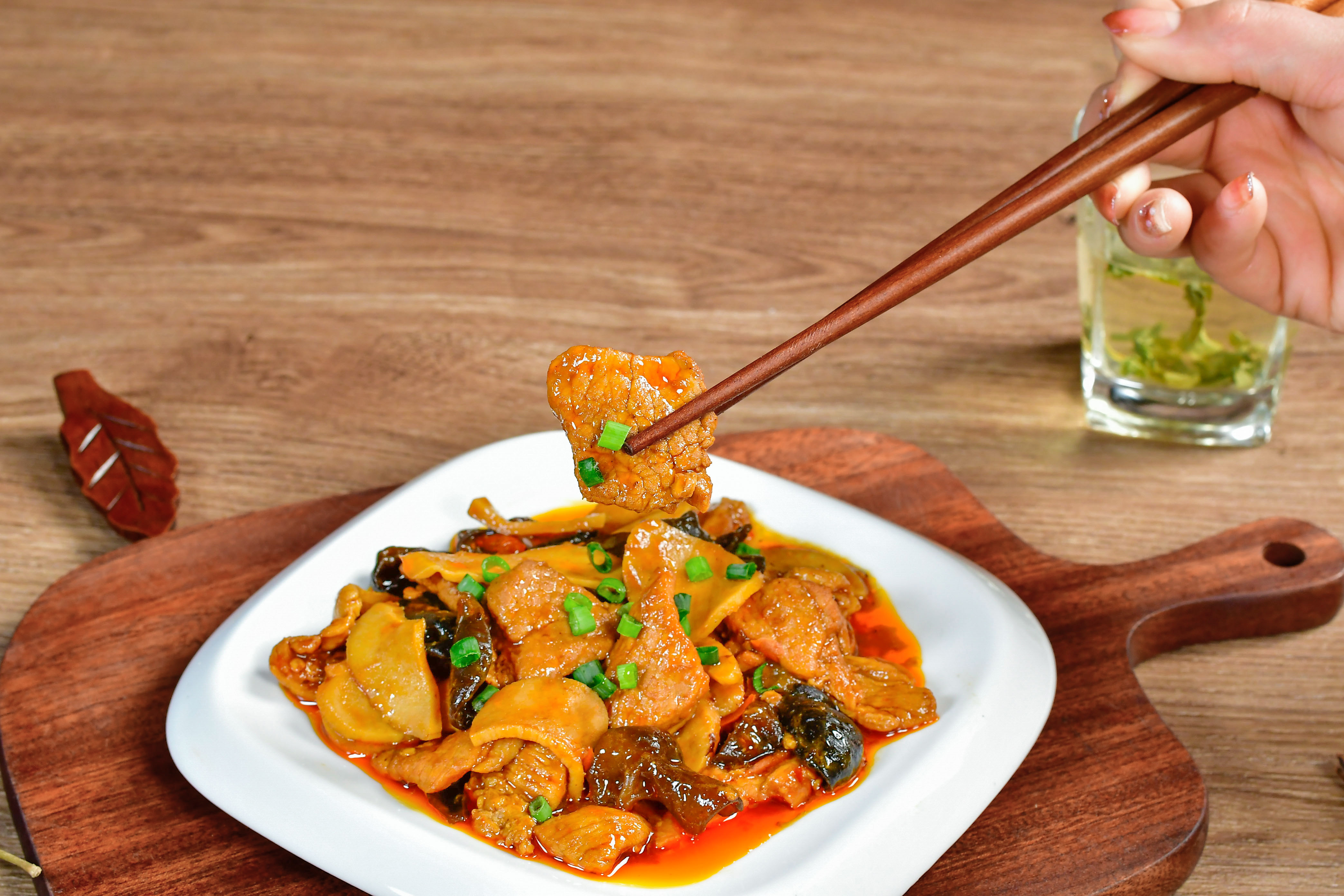 川菜经典回锅肉,劲道不腻,大口吃肉!