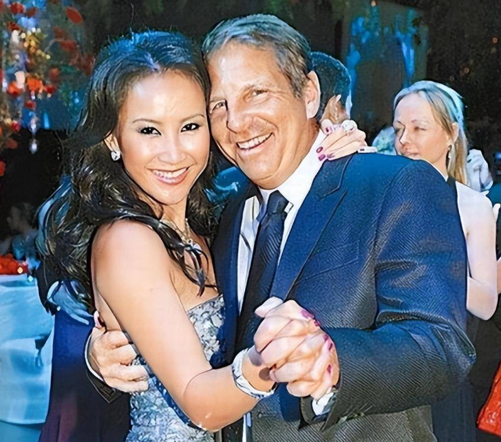 于2021年5月22日嫁给了大她16岁的二婚老公