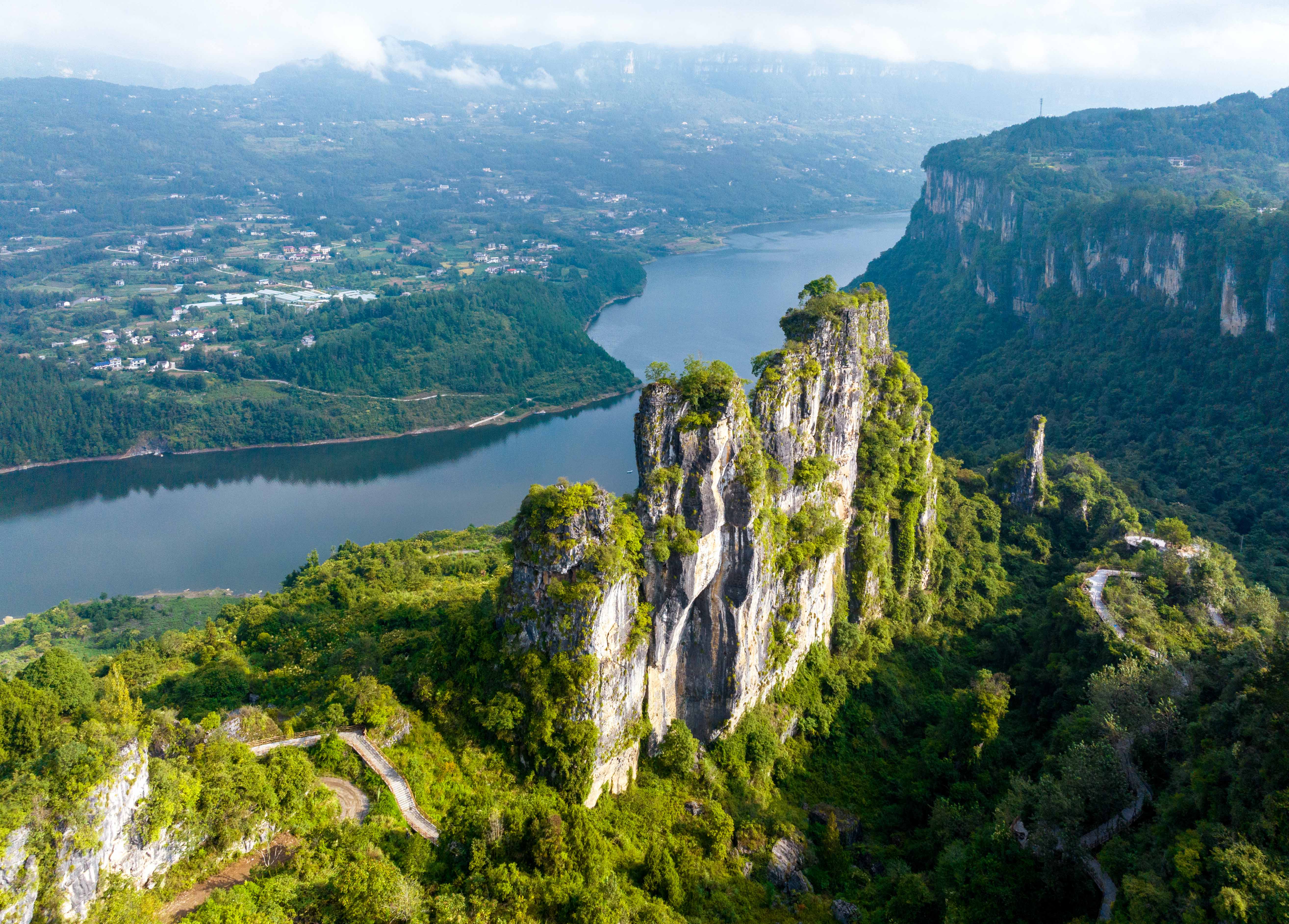 恩施大清江红花峰林美景如人间仙境,红花 探访恩施大清江红花峰林,其