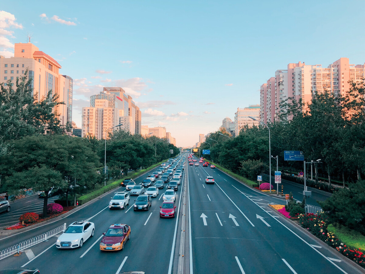 车水马龙的意思清晨图片