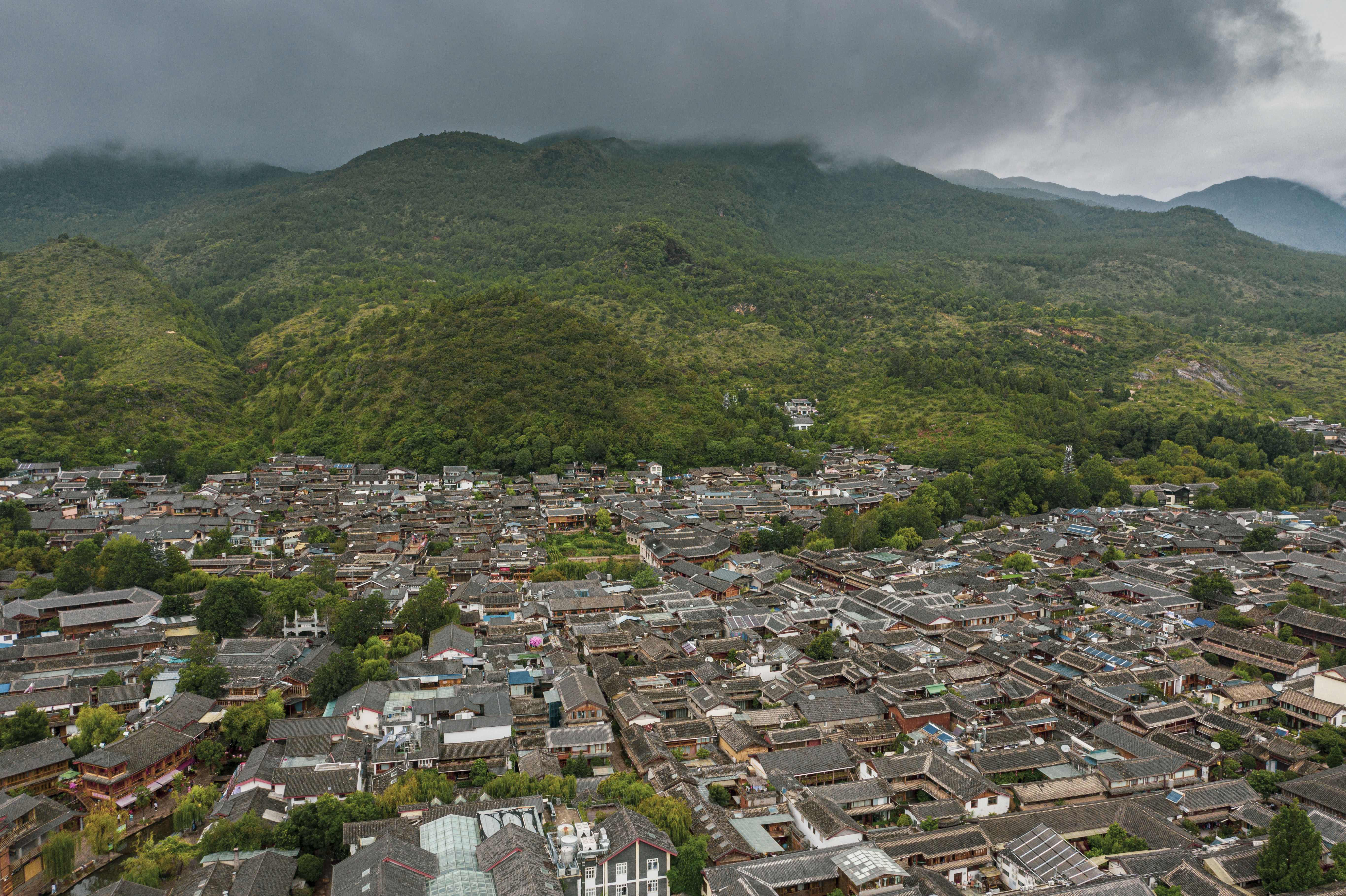 航拍云南丽江束河古镇 #云南丽江# 作为中国少数民族最多的省份,云南