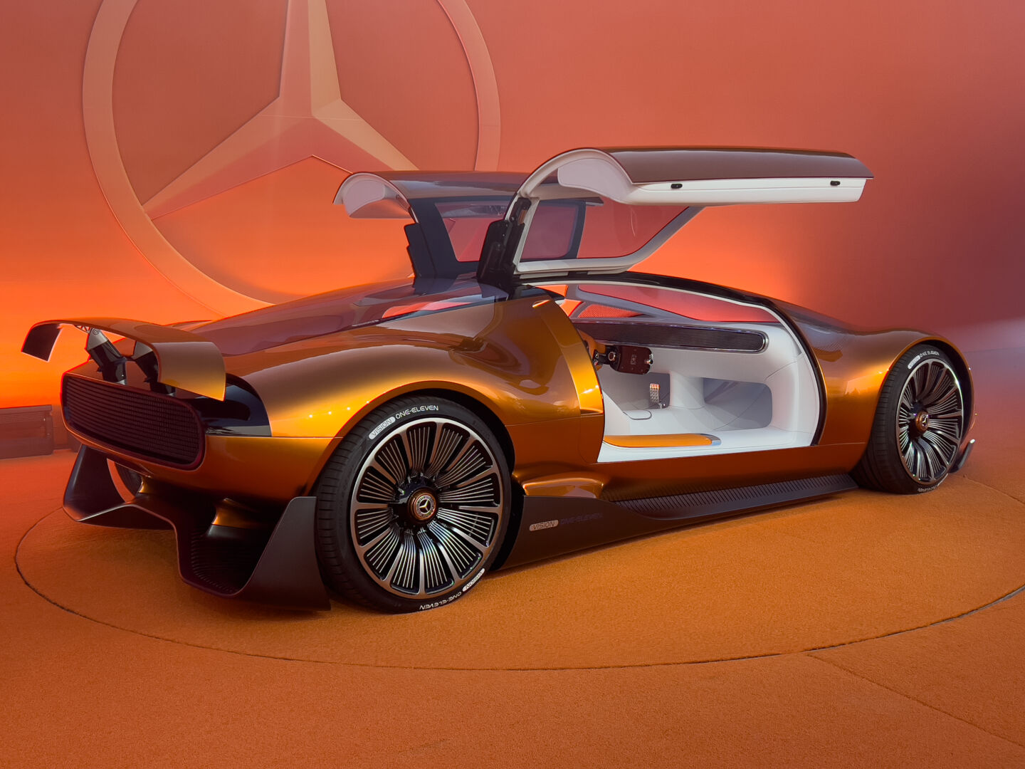 one-11ev 超级跑车概念车 大家好,今天鹤婶跟大家聊一聊梅赛德斯-奔驰