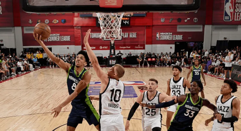 森林狼和爵士的比赛可谓是一场新秀大战.