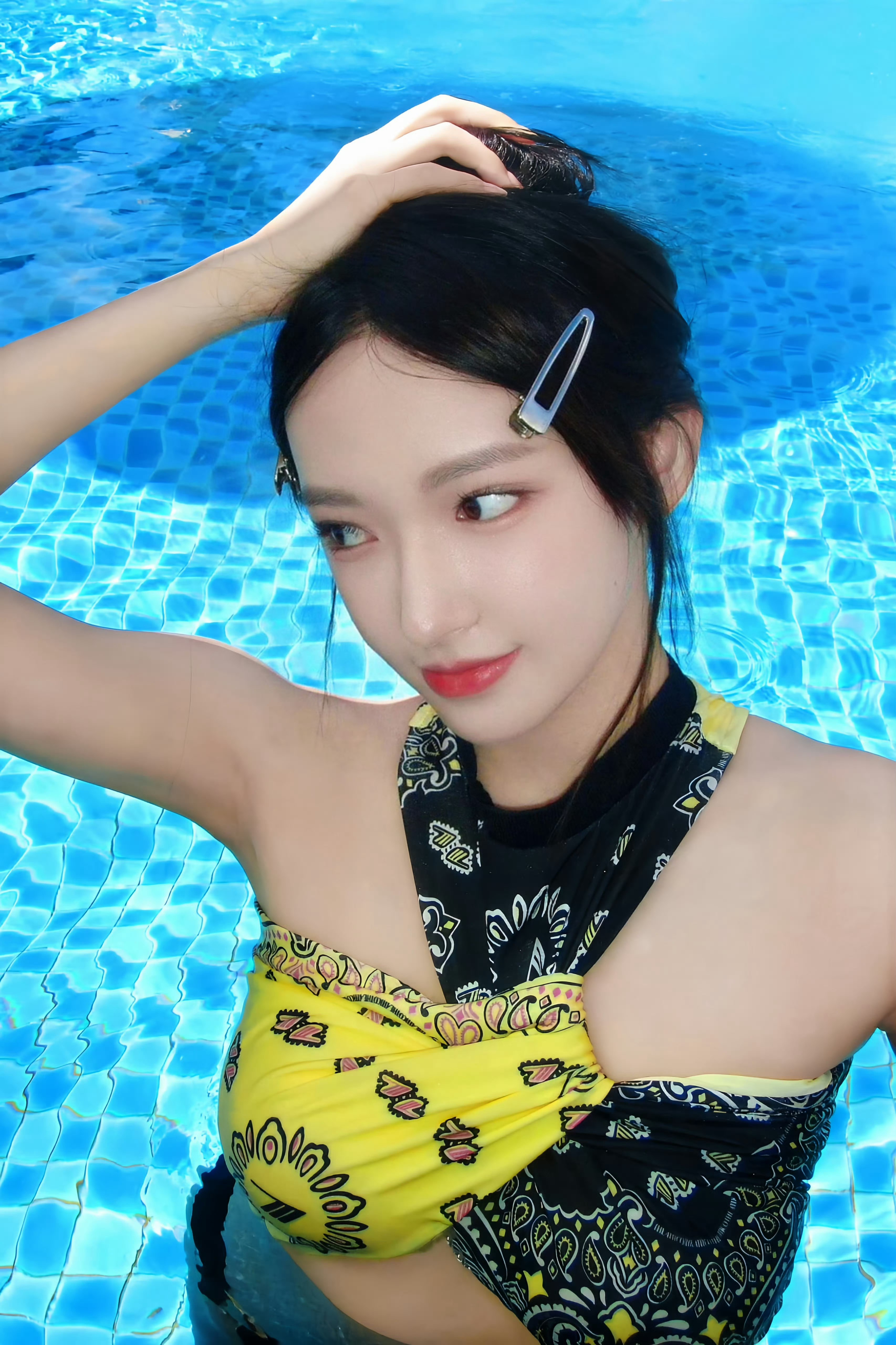 程潇 程潇泳装写真,夏日氛围感拉满! #程潇穿比基尼好辣