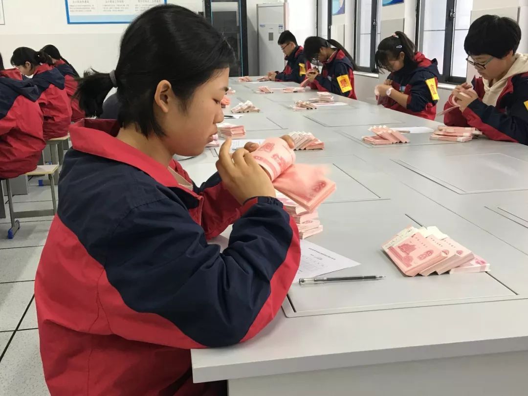 近日,一位经济学家提出了一个引人注目的观点,他