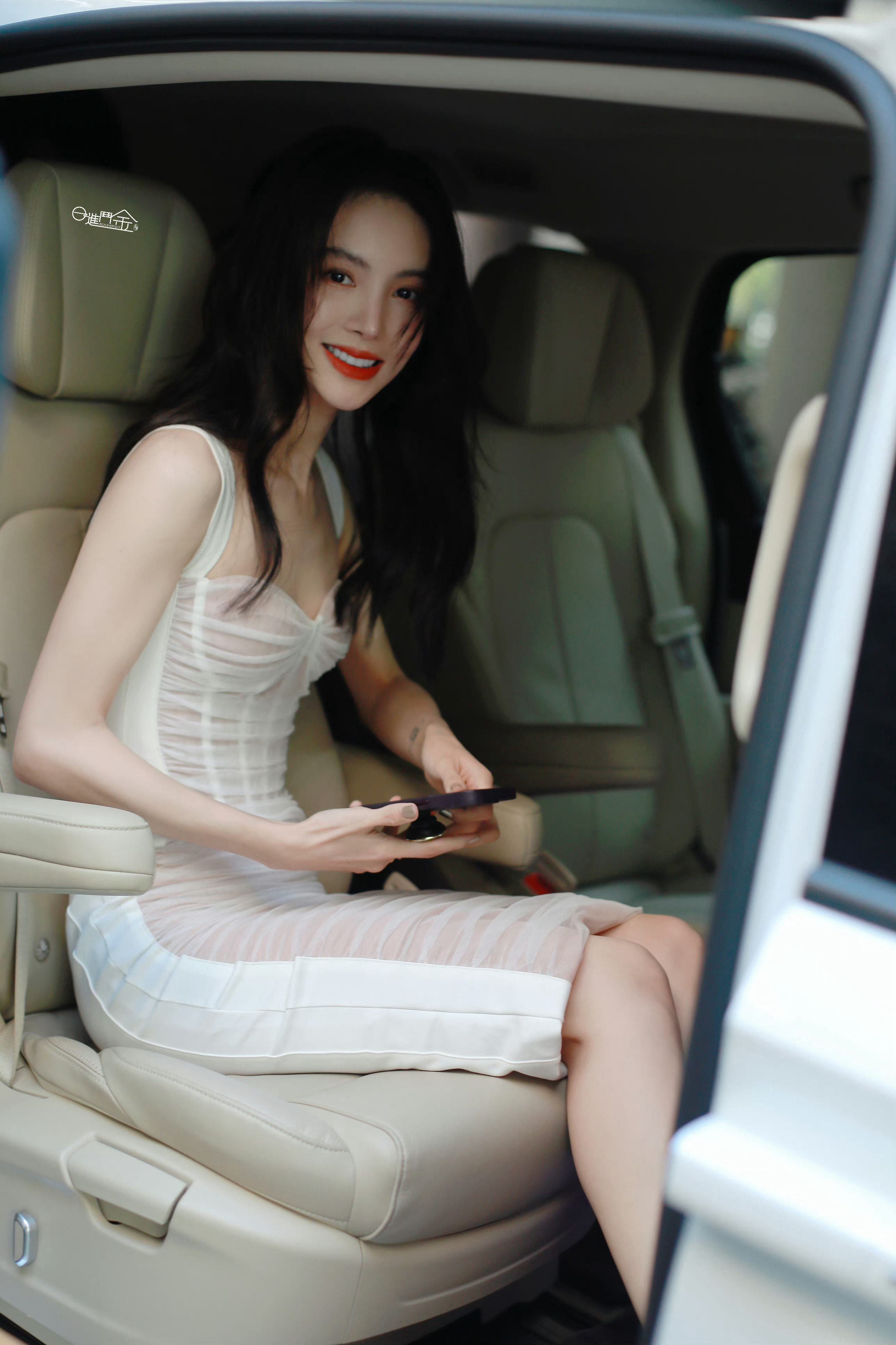 金晨 街拍现场照,好美好美!9999#气质美女##性感美女