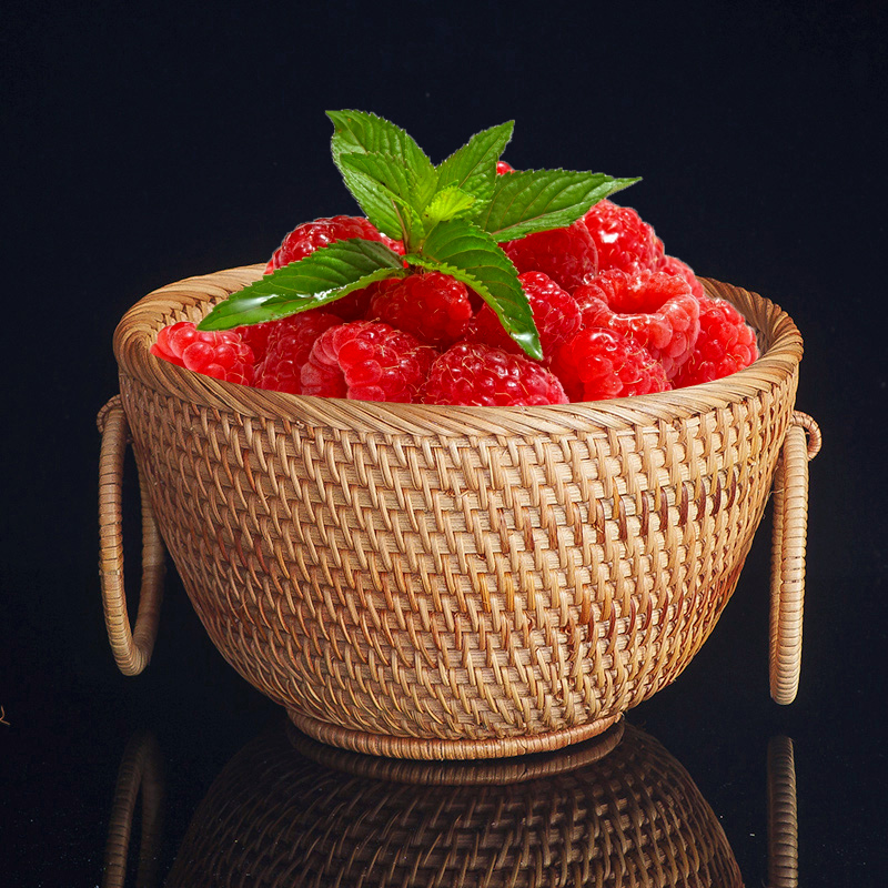 自然藤编果篮,飘逸秋意藏收获 藤编果篮,淳朴清新自然, 细藤编制,轻盈