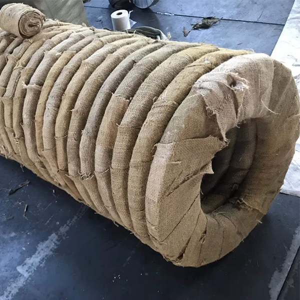 镀锌铁皮打包带是一种广泛应用于包装,运输和物流行业的金属打包带.