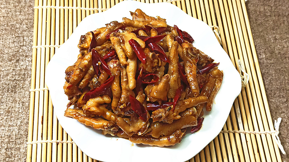 下酒菜推荐:香辣鸡爪制作方法分享  今天给大家带来的是一道不错的下