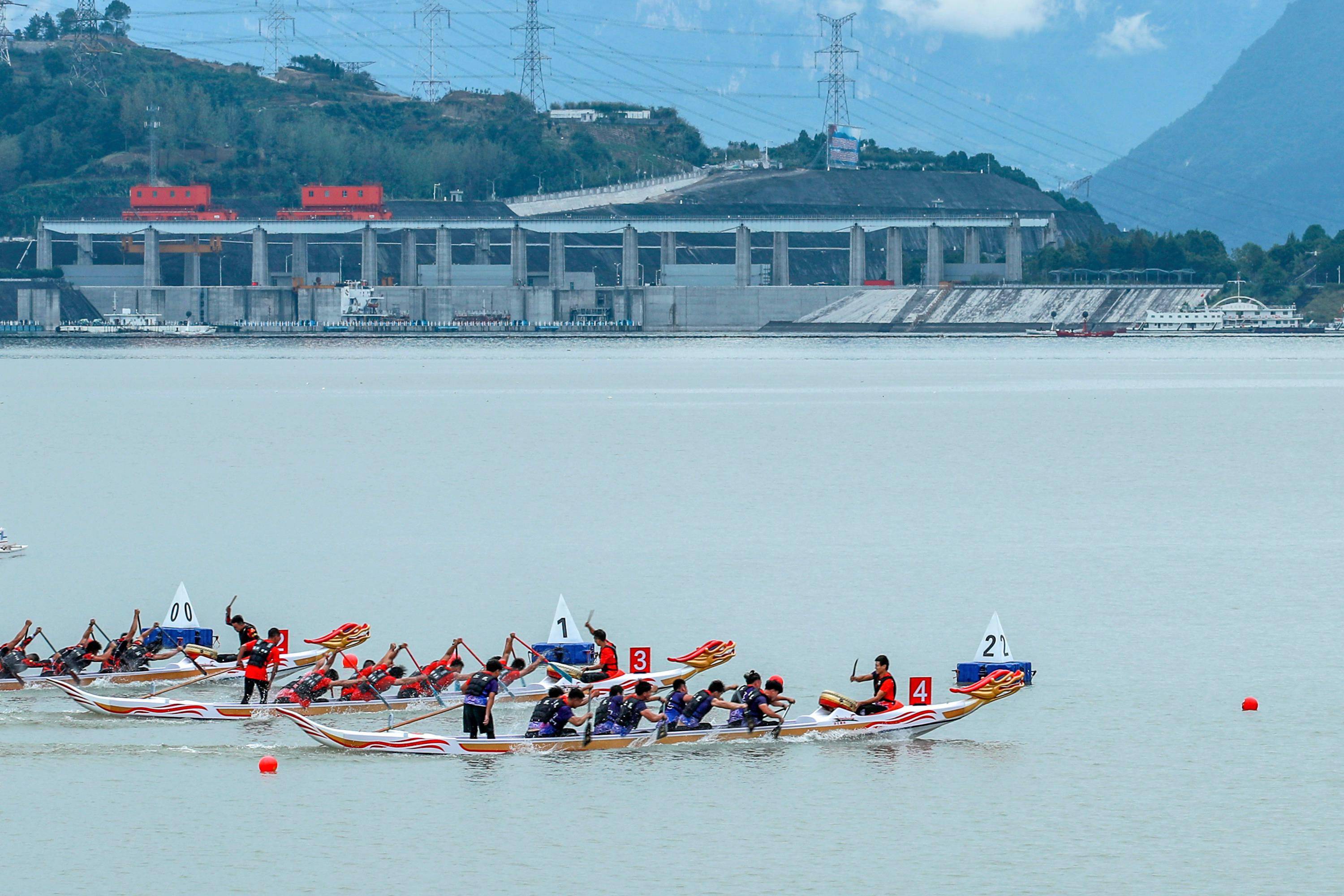 二三端午赛龙舟,今用ai作诗玩.