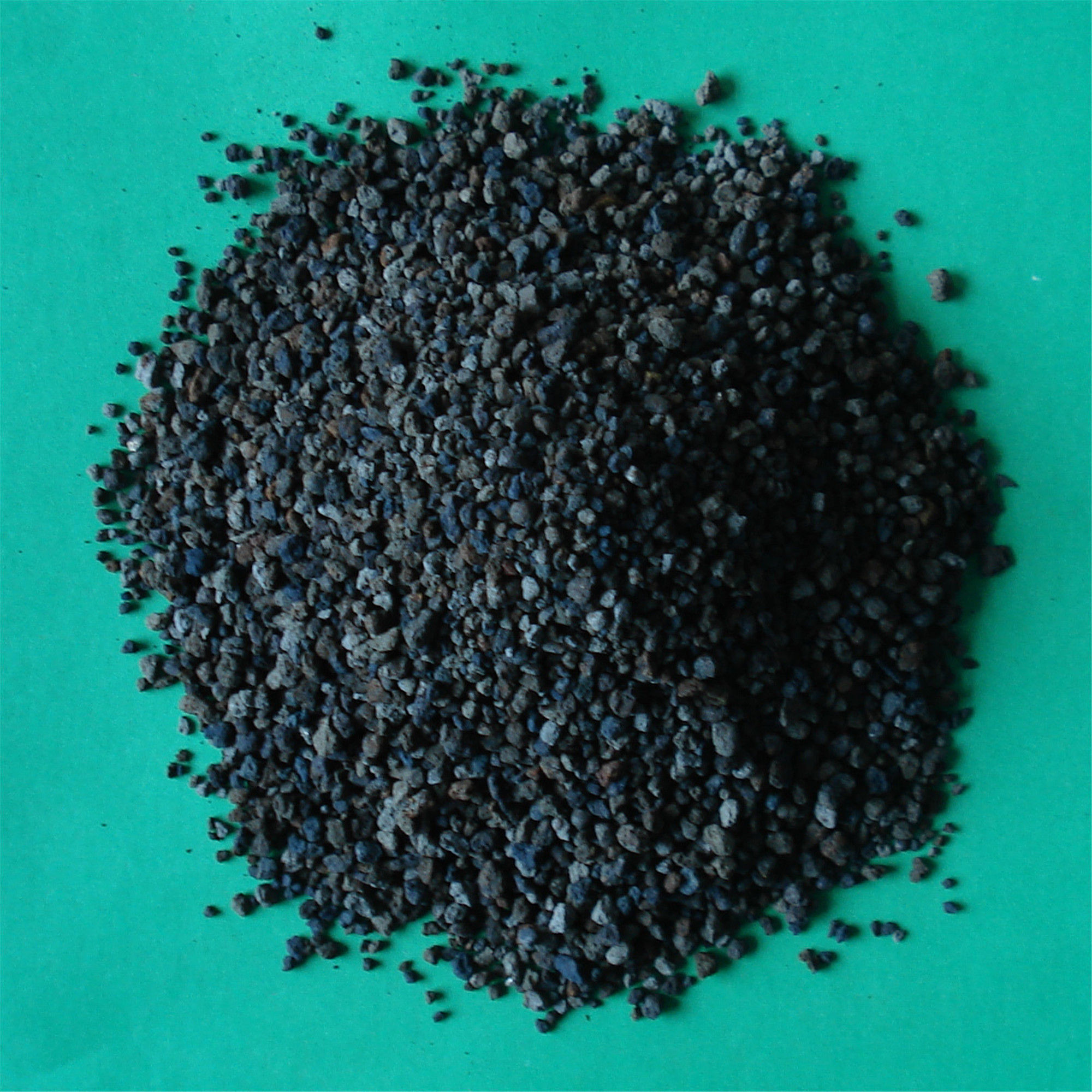 海绵铁滤料的作用有什么 我们的海绵铁滤料,独具匠心,以优质的铁矿石