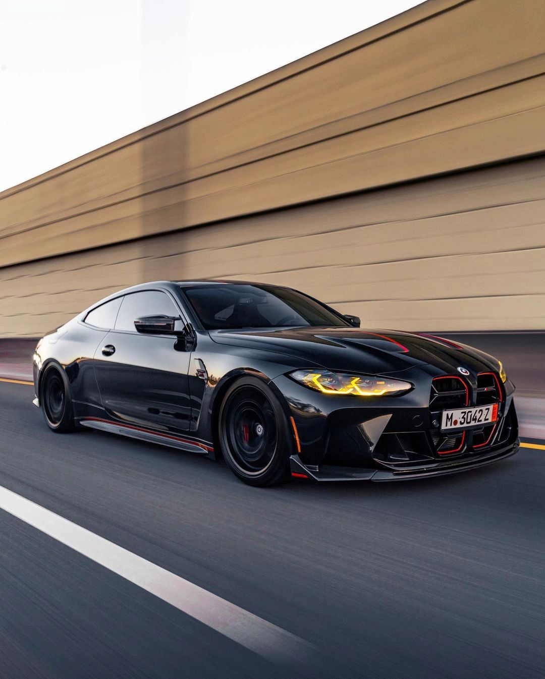 揭秘高性能驾驶之选:宝马m4 csl  追求极致速度与热血驾驶体验的您