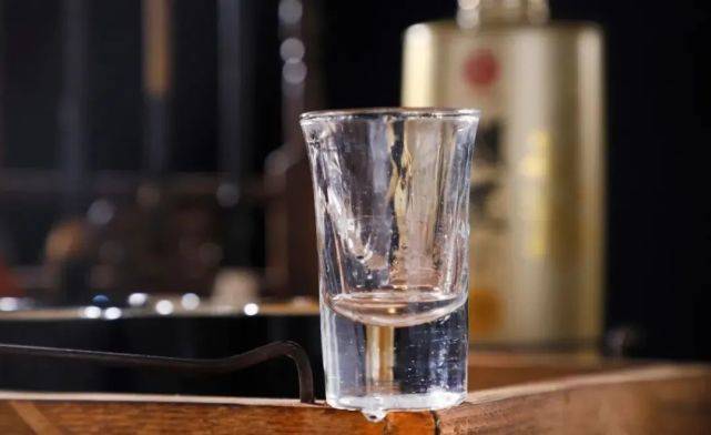 酱酒为什么会空杯留香呢? 首先,空杯