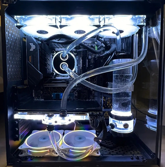 电脑主机水冷和风冷的区别 电脑主机中的水冷和风冷系统是两种不同的