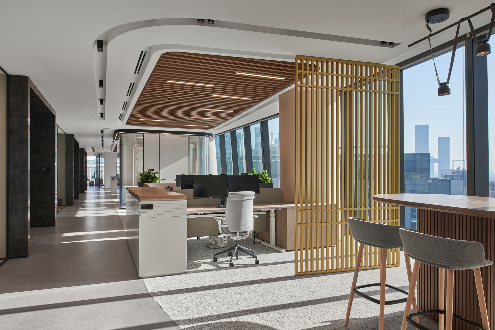 这包括对总体布局,功能分区,员工活动动线以及办公室空间体系的规划.