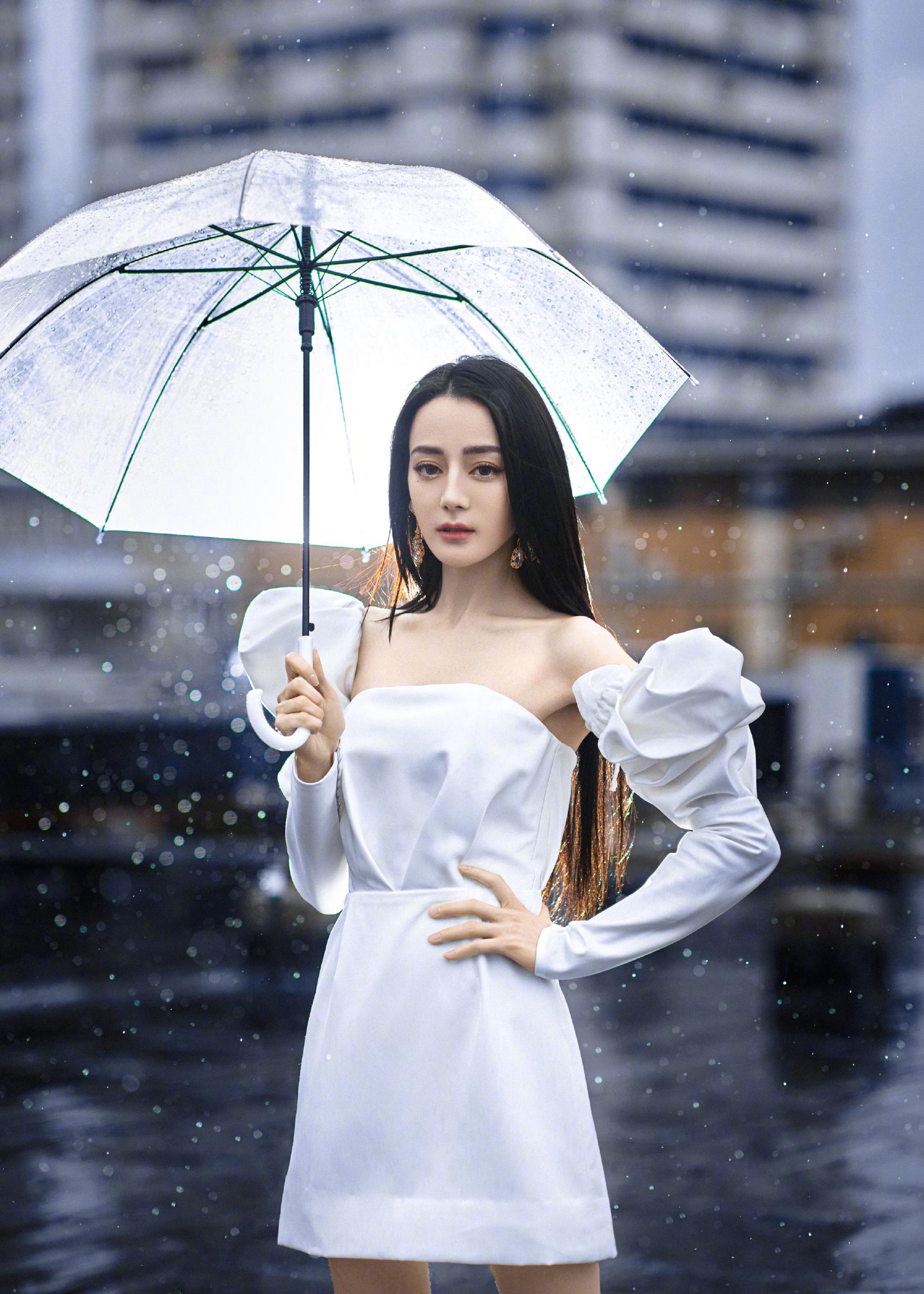 古力娜扎与迪丽热巴:娱乐圈成长之路 古力娜扎和迪丽热巴,两位中国