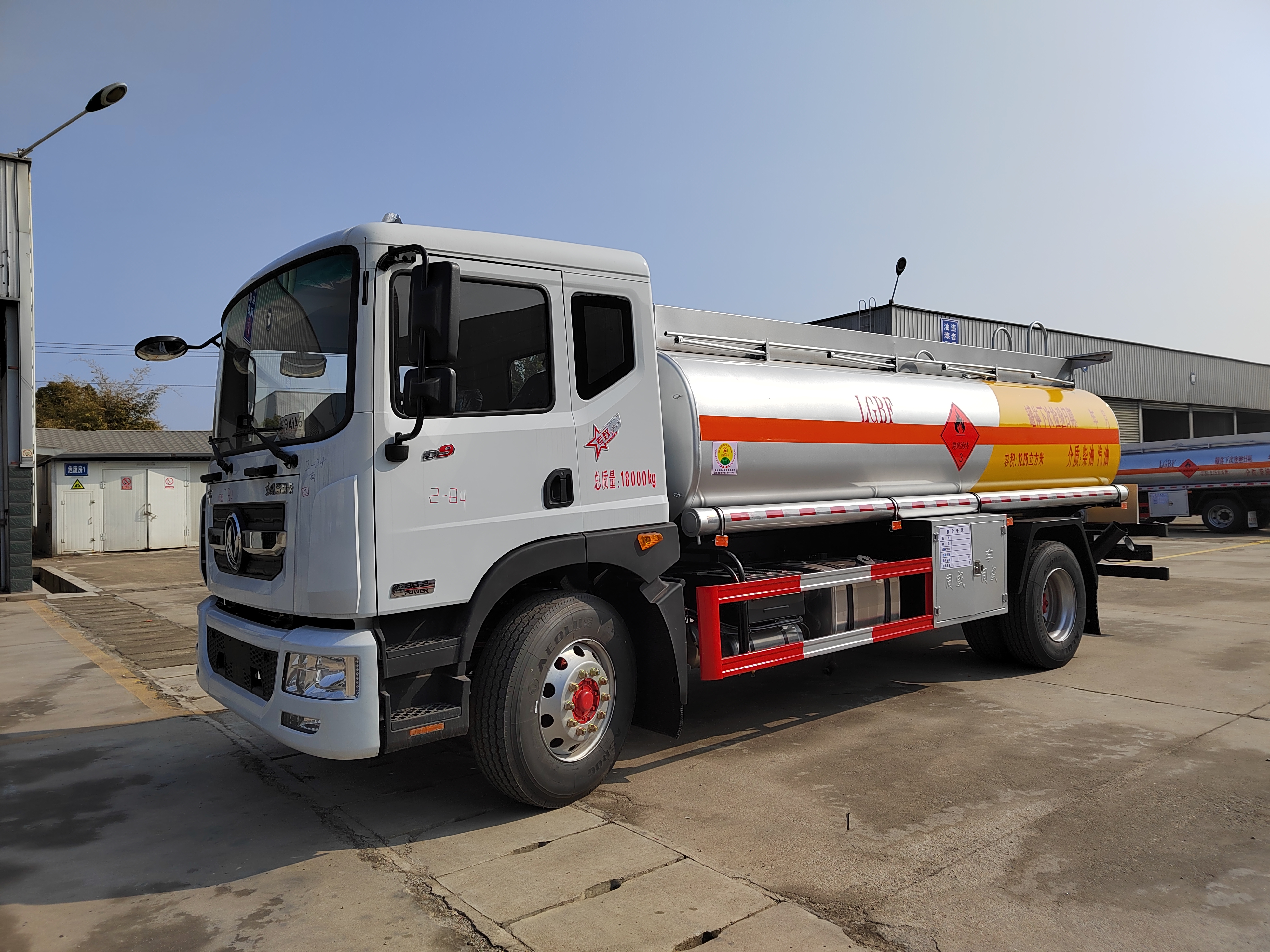 东风d9油罐车,柴油运输车,流动加油车 #东风d9油罐车##10吨油罐车