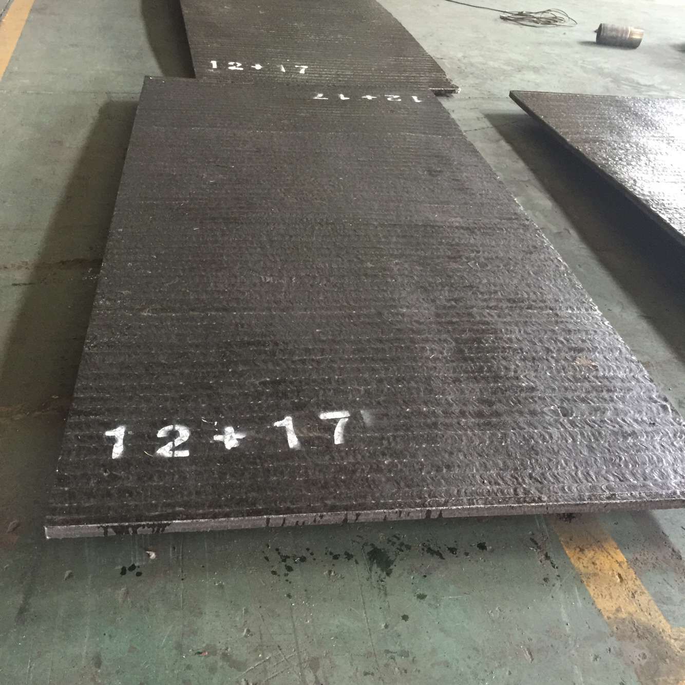 堆焊耐磨板的药芯焊丝应该具备哪些特点呢?