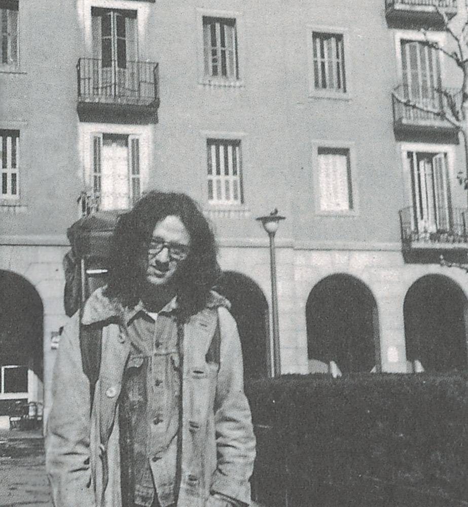 《重返暗夜》是罗贝托·波拉尼奥的三部小说集之一,包含13篇短篇小说