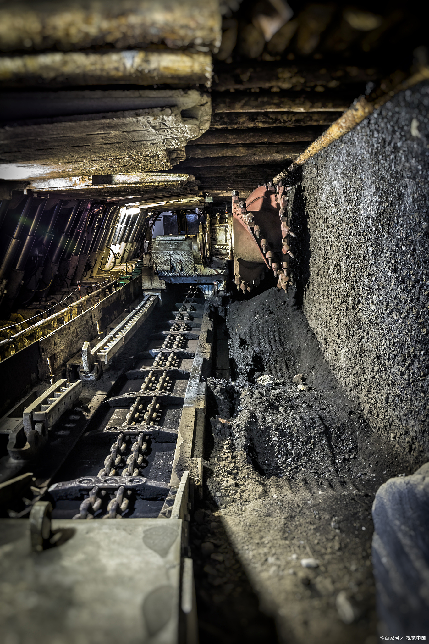 贵州一煤矿运输胶带着火 16人遇难 2023年9月24日上午8时10分,贵州省