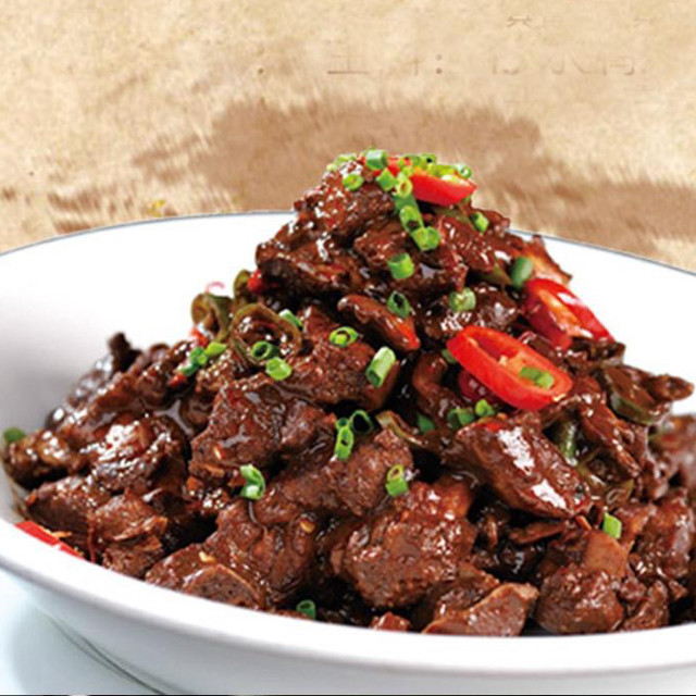 2. 酱血鸭是攸县典型美味,甜沁,新鲜,脆嫩,上乘佳品.