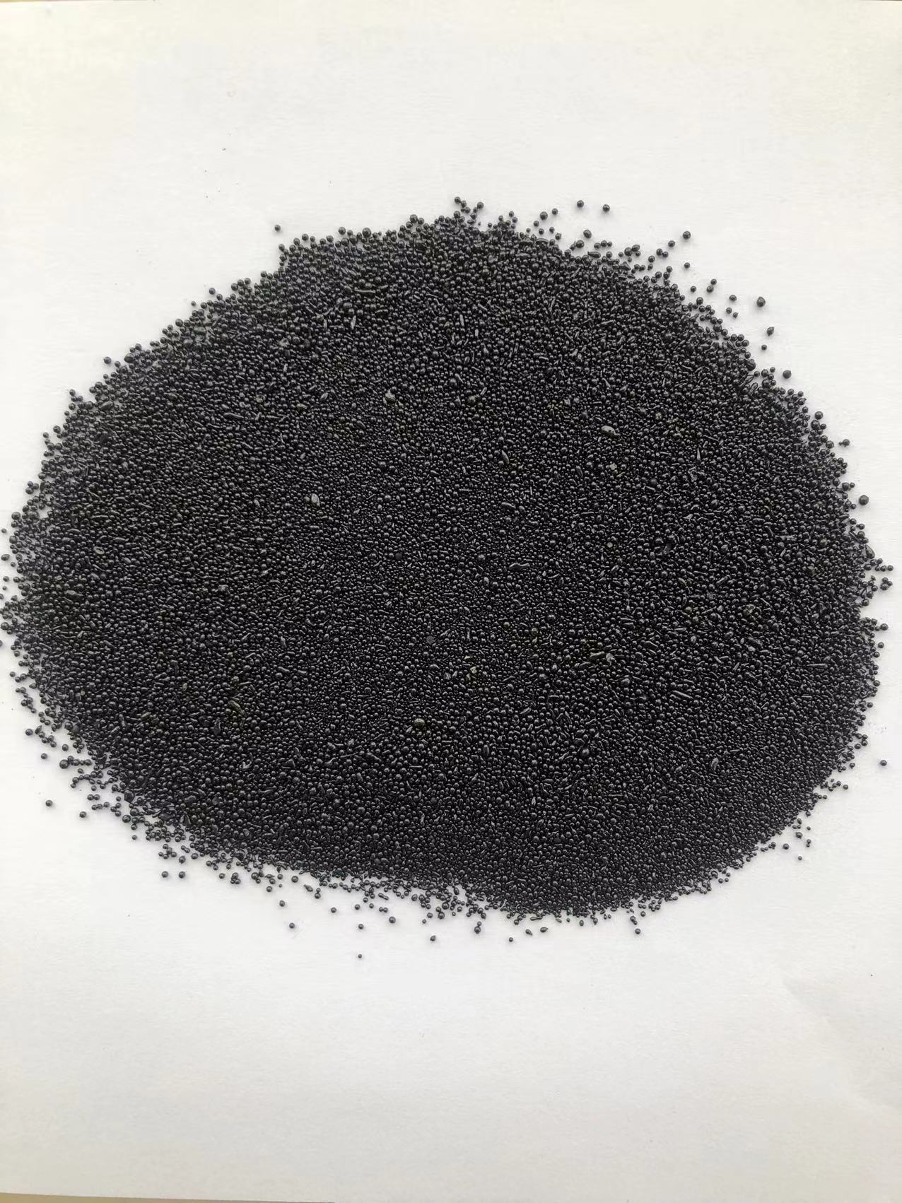 黑色的煤沥青, 像是一张无底洞的画布, 吞噬着我的思维和灵魂.