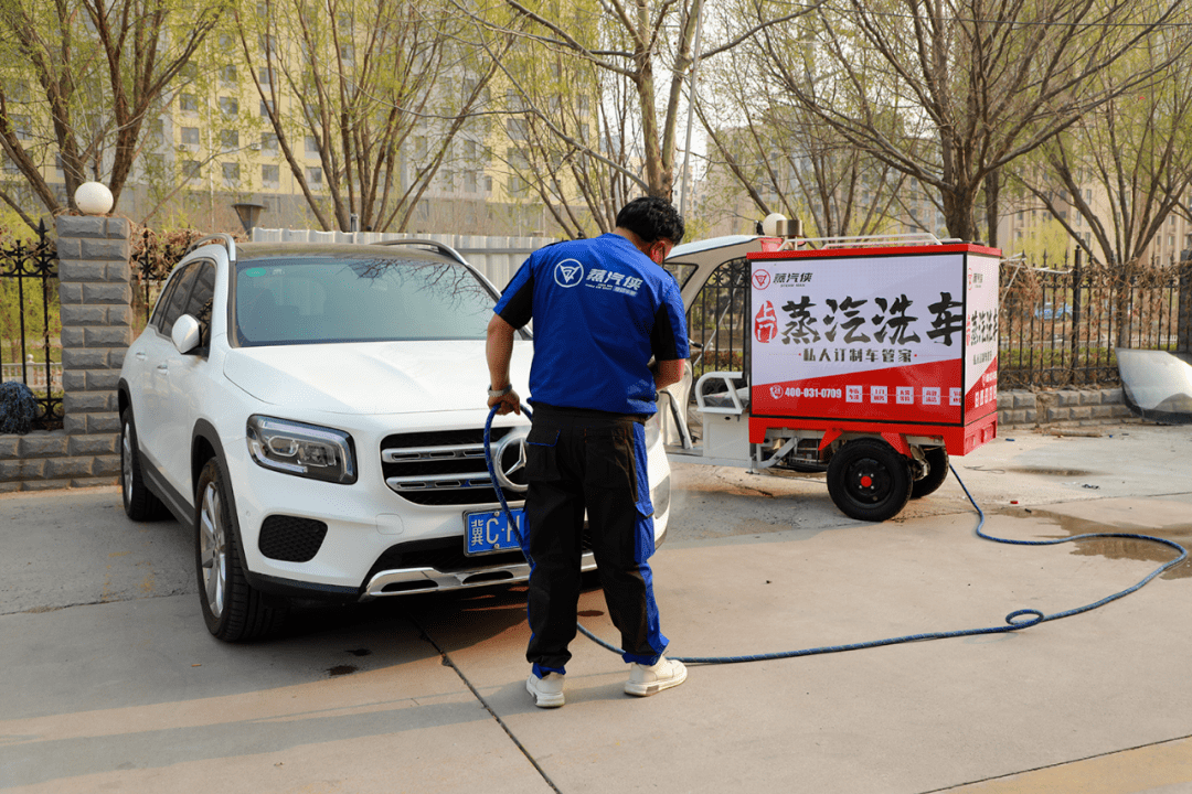 方便快捷:不需要亲自去洗车店,只需预约上门洗车服务,洗车师傅会按照